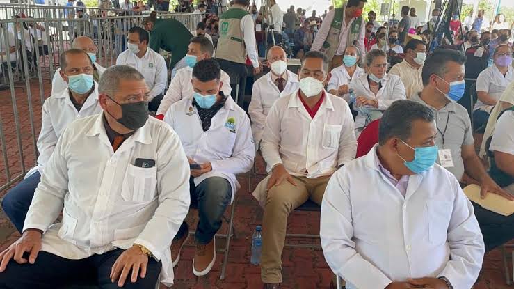 Por: Cortesía Primeros médicos especialistas cubanos arriban a Nayarit