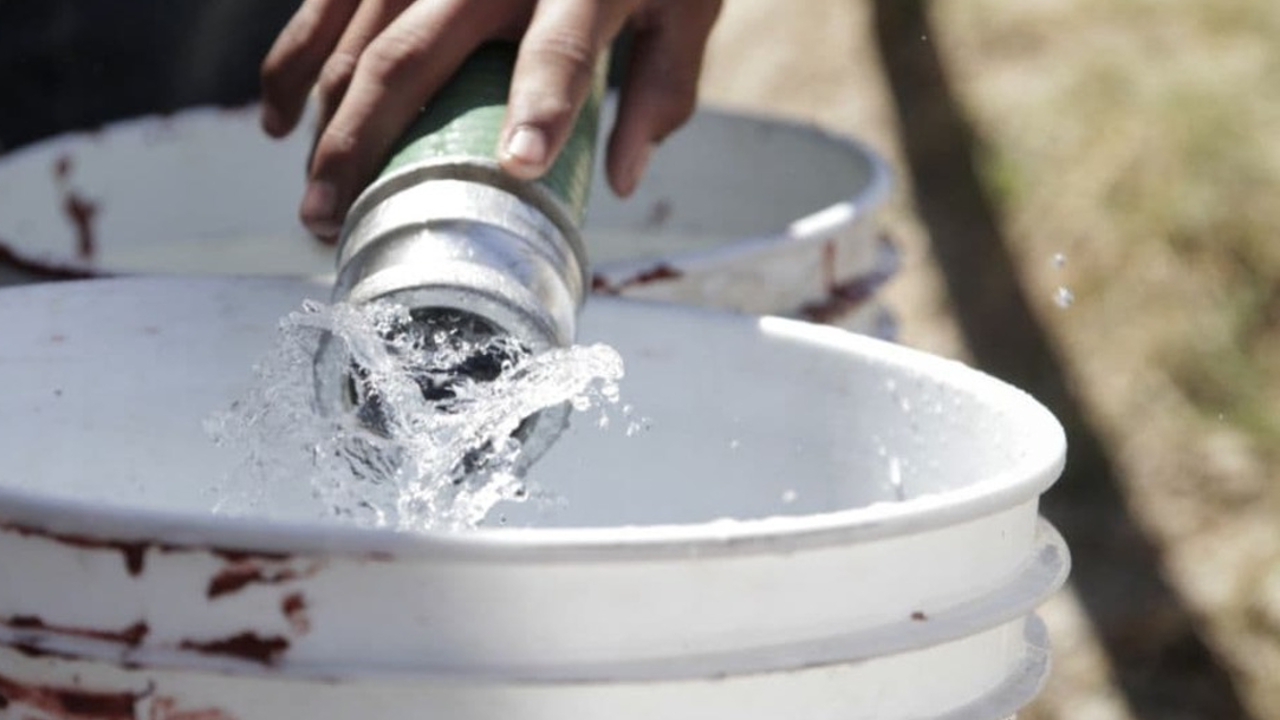 Por: Cortesía Poblares de Santa María Zacatepec; aluden que la contaminación de sus pozos son el producto de la tira de desechos industriales