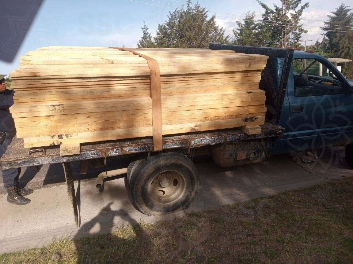Por: Cortesía  Asegura SSC camioneta con material forestal en Sanctórum