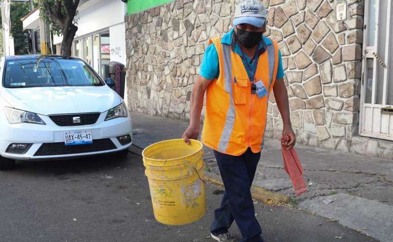 Por: Cortesía Detienen a 13 franeleros por apartar lugares en el Centro Histórico
