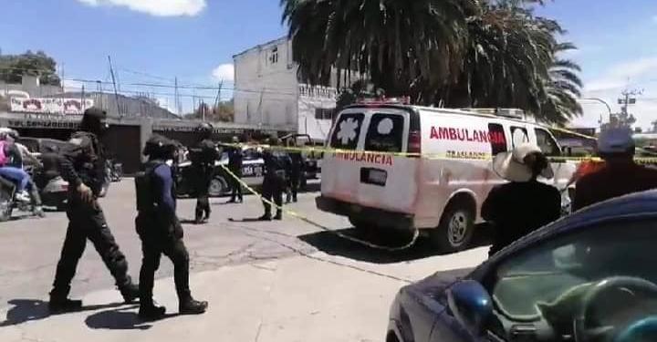 Por: Cortesía Un joven fue ejecutado en Texmelucan; los responsables se "perdieron" entre el tianguis