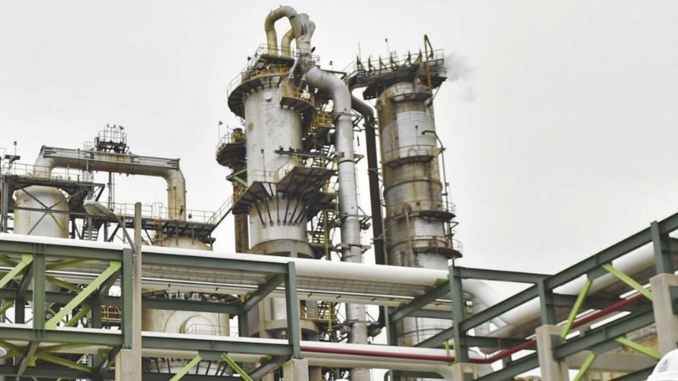 Por: Cortesía Incendio en refinería Madero de Pemex deja un trabajador muerto y un desaparecido
