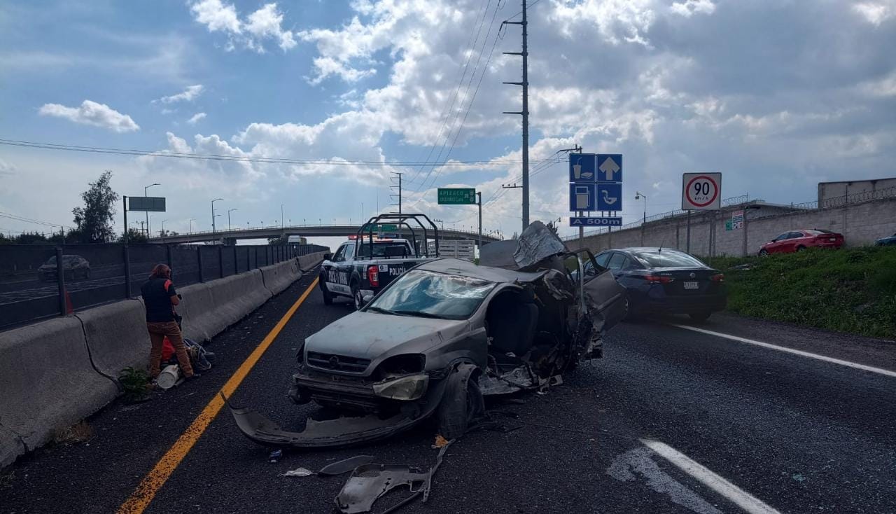 Padre e hijo sufren aparatoso accidente automovilístico sobre la México-Veracruz 