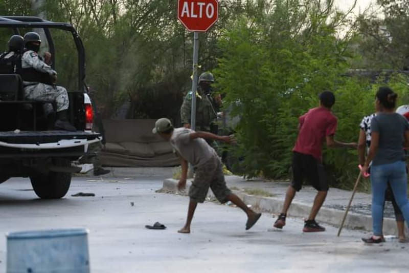 Por: Cortesía Militares abaten a sicarios en intensa balacera en Tamaulipas, familiares reprochan accionar de los militares (Vídeos)