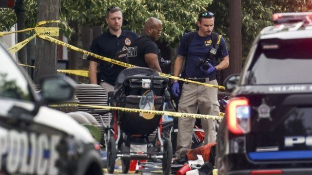 Por: Cortesía Hallan a bebé de dos años de padres que murieron en tiroteo durante desfile en EU