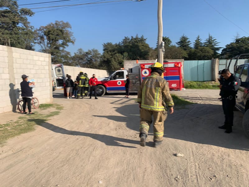 Hombre resulta con la mitad del cuerpo quemado tras explosión de gas en Bosques de Amalucan