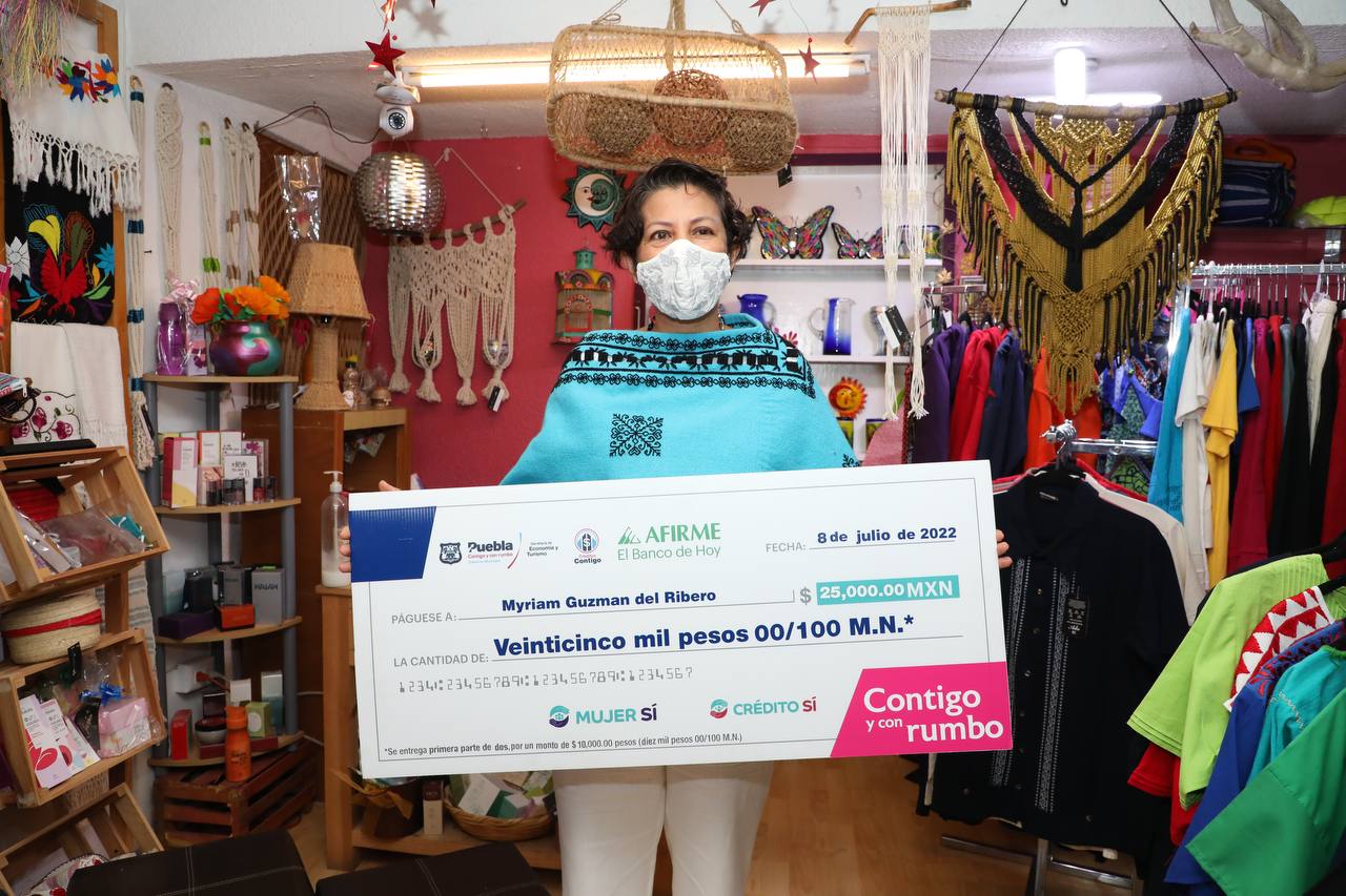 Por: Cortesía Ayuntamiento entrega cheque número 200 de 950 microcréditos