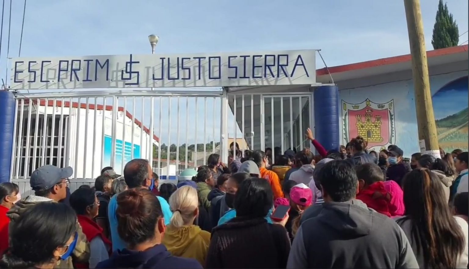 Exigen docentes destitución de primaria de director en Tetla