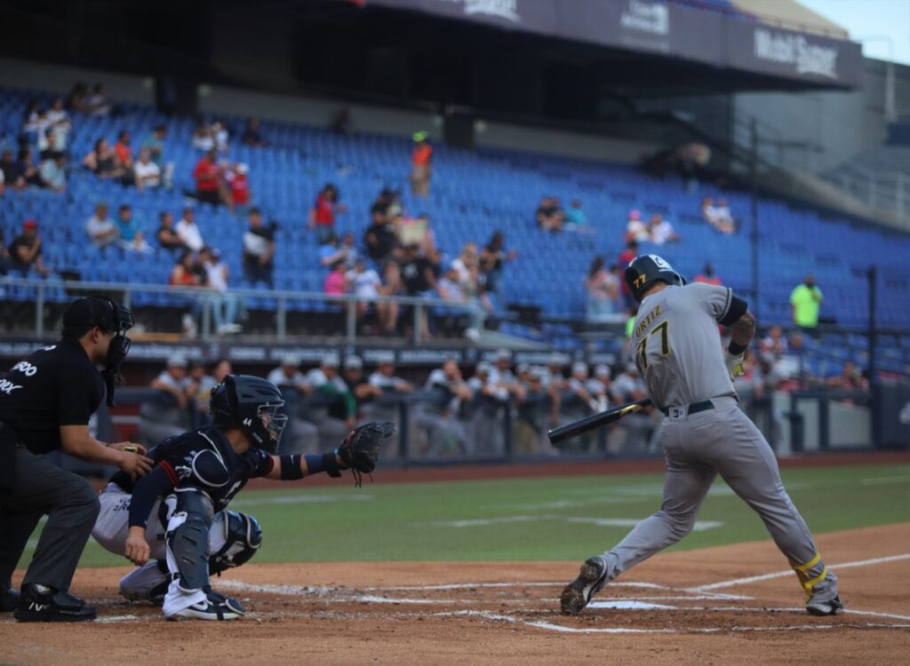 Por: Cortesía En juego de volteretas, Pericos se aseguró la serie en Monterrey