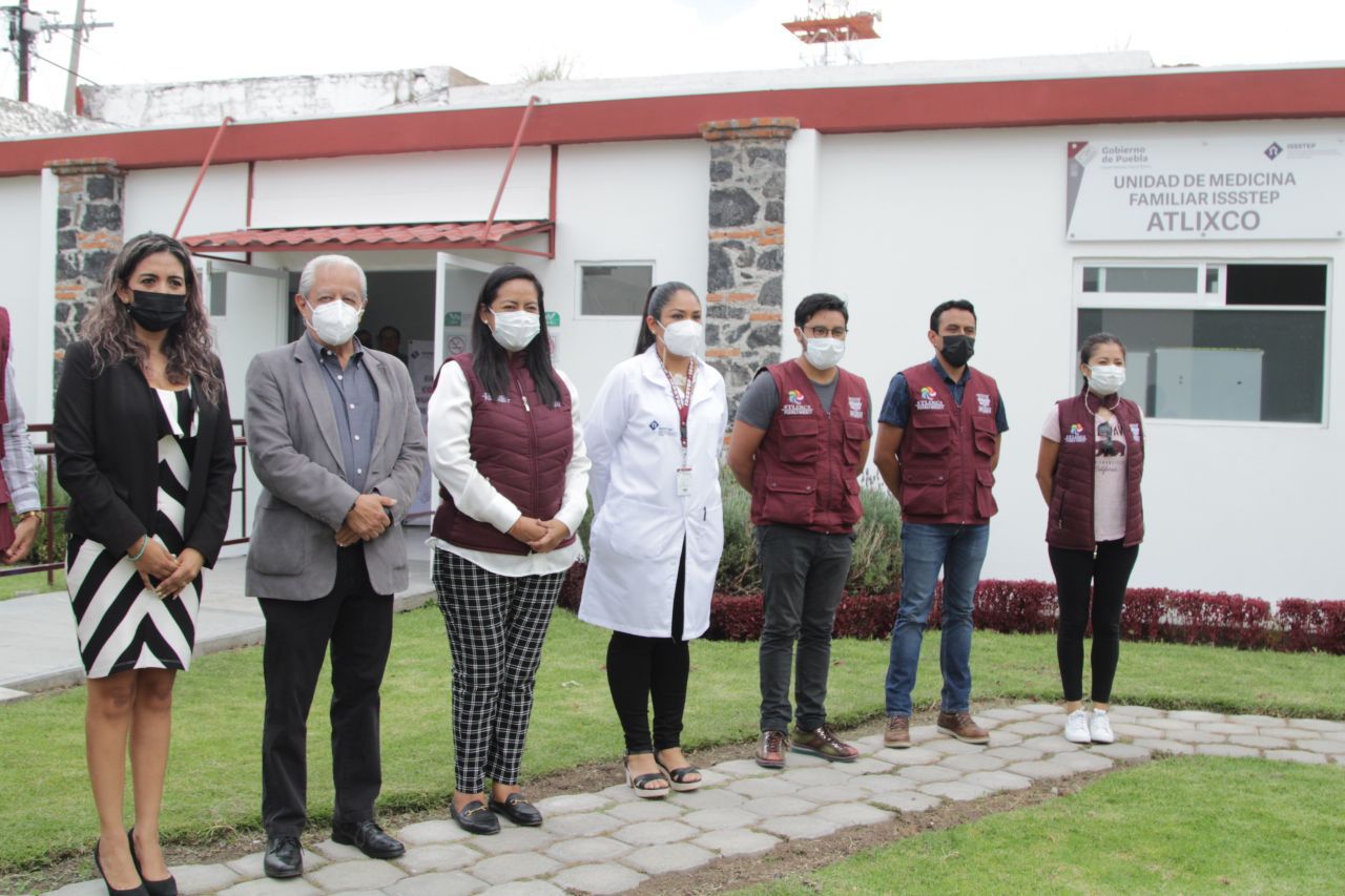 Por: Cortesía Ariadna Ayala afilia a trabajadores del ayuntamiento de Atlixco al ISSSTEP tras firmar convenio por una seguridad social digna