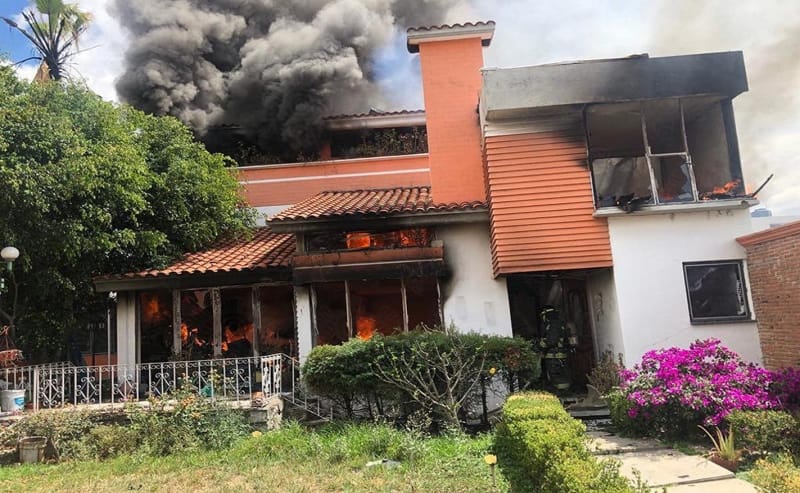 Por: Cortesía Incendio consumió casa en Castillotla; se presume que fue provocado por un habitante intoxicado