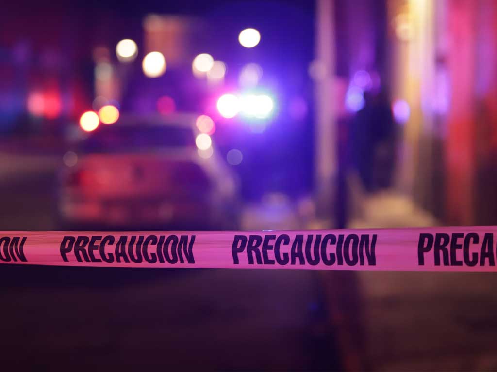 Por: Cortesía Conductor en estado de ebriedad se estrella contra autos estacionados