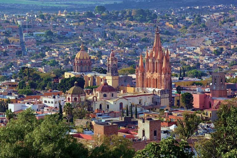Por: Cortesía El Desfile de los Locos, tradición en San Miguel de Allende