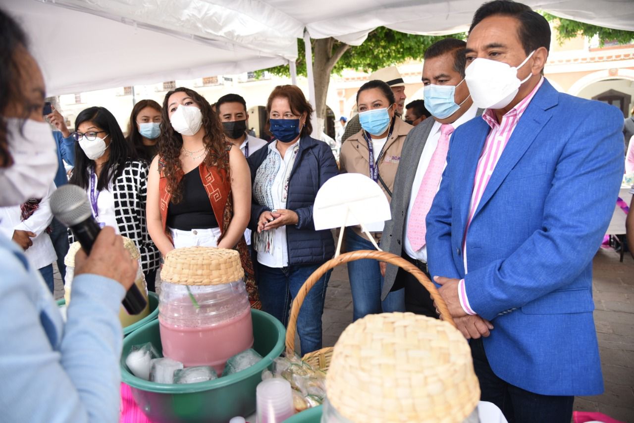 Por: Cortesía Alcalde de Tlaxcala participio en la macro expo de venta de productos