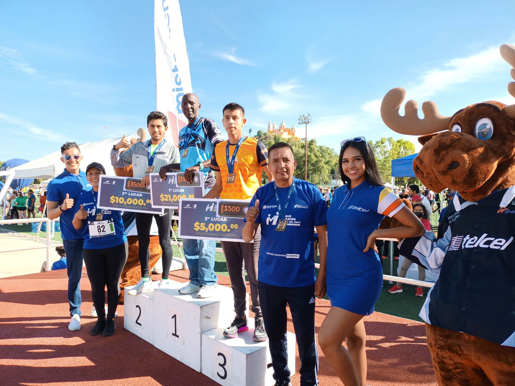 Por: Cortesía Kenia arrasó en el Medio Maratón del Día del Padre en San Andrés Cholula