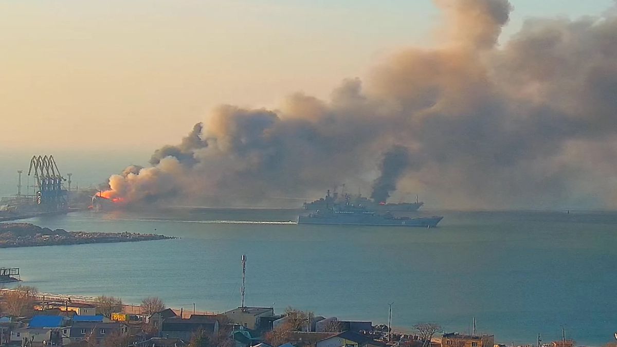 Por: Cortesía Bombardea Ucrania plataformas petroleras rusas de uso militar en el mar Negro