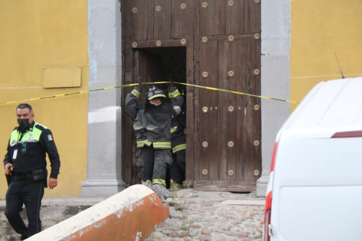 Por: Cortesía Fallecen dos trabajadores en el Barrio del Alto tras ser sepultados por barda que colapsó