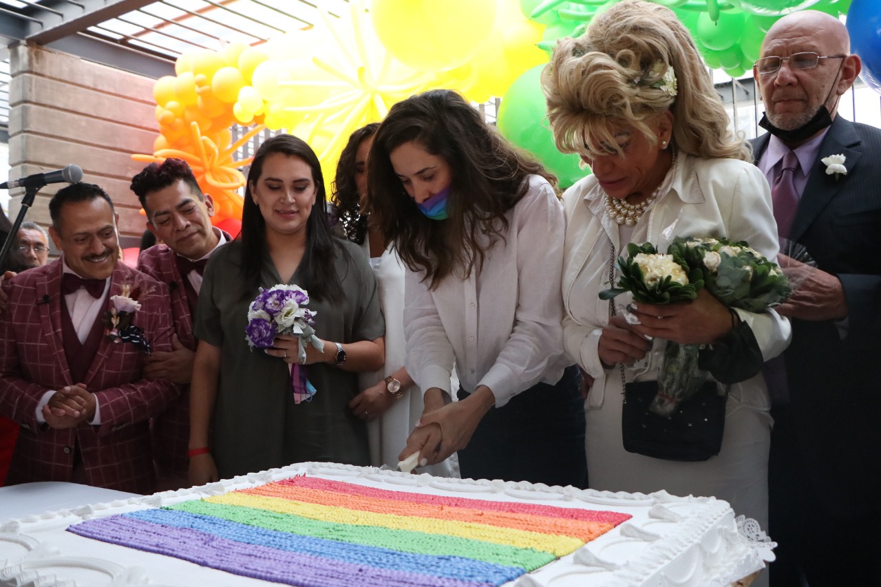 Por: Cortesía 121 parejas del mismo sexo contrajeron matrimonio en boda colectiva en la CDMX