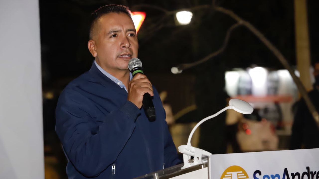 Por: Cortesía Edmundo Tlatehui aseguró que en San Andrés Cholula serán instaladas 5 mil nuevas luminarias