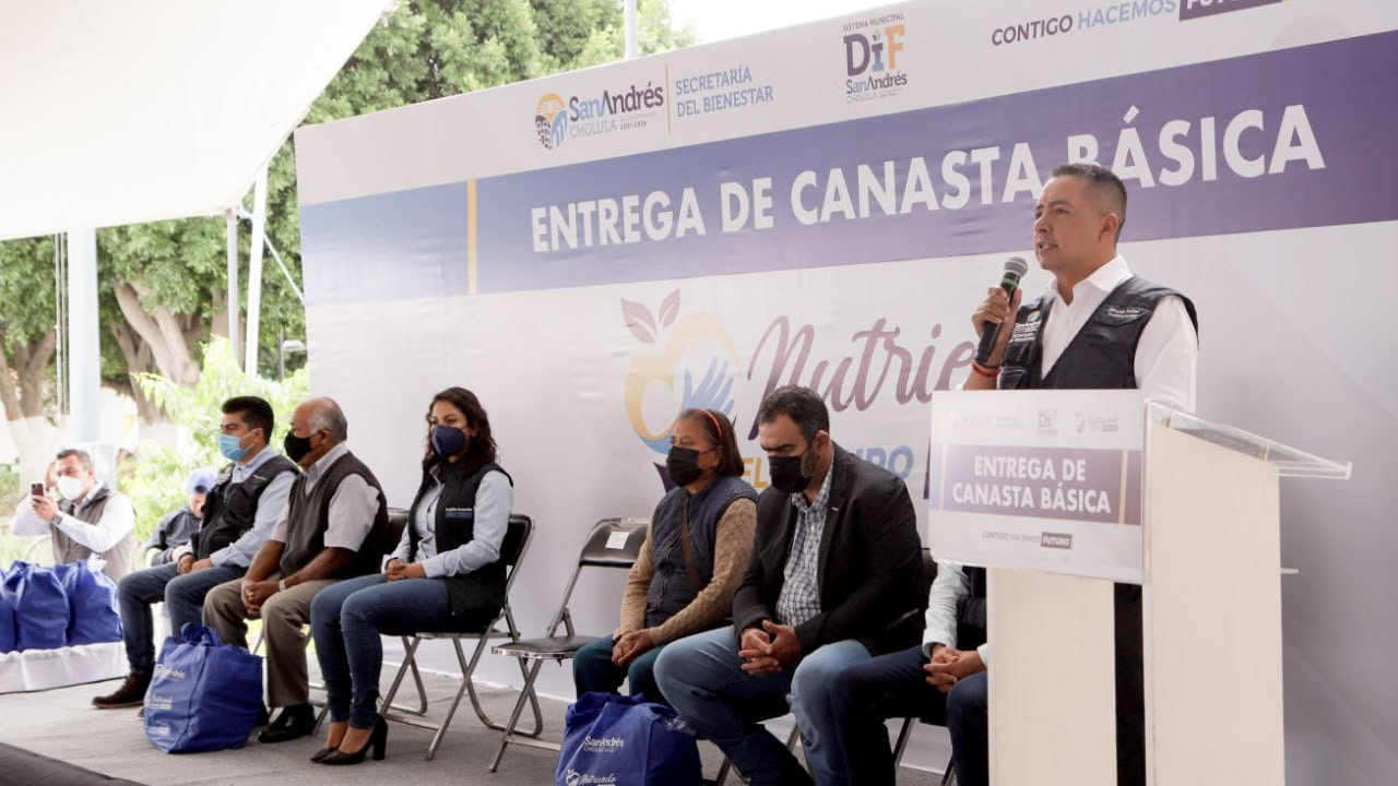 Por: Cortesía Ayuntamiento de San Andrés Cholula hizo entrega de 300 paquetes de canasta básica a personas en situación de vulnerabilidad