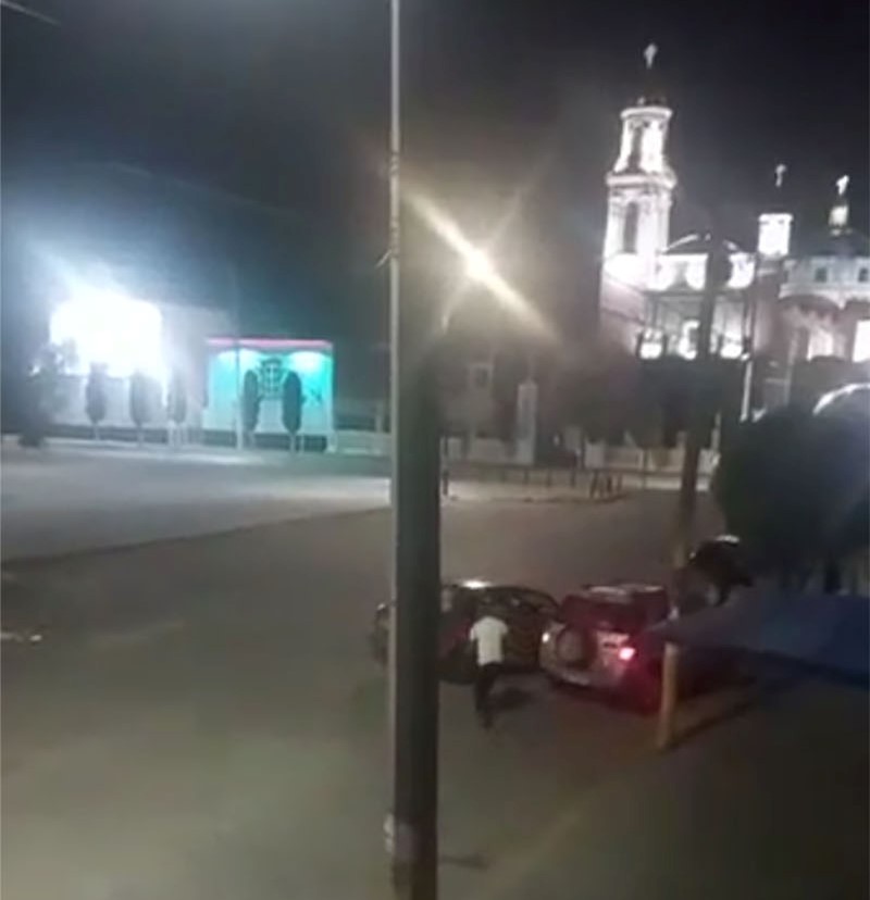 Por: Cortesía Personas en estado de ebriedad protagonizan tremenda riña en pleno zócalo de Amozoc