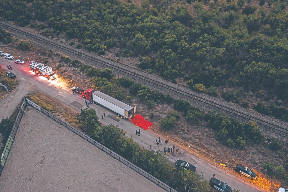 Por: Cortesía Migrantes hallados muertos al interior de tráiler fueron rociados con condimento para bisteces