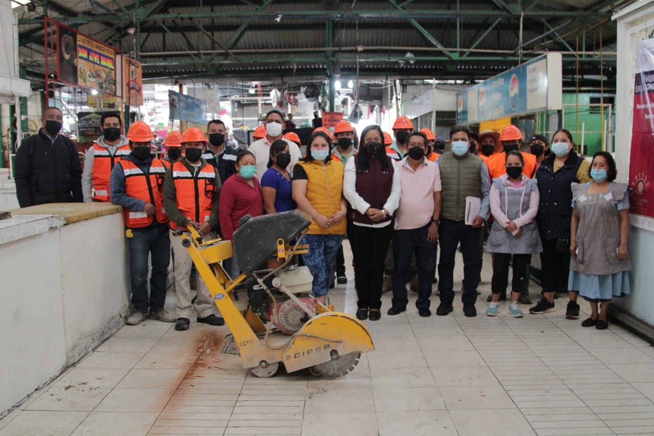 Por: Cortesía Ariadna Ayala da banderazo a inicio de obra de remodelación del mercado municipal Benito Juárez