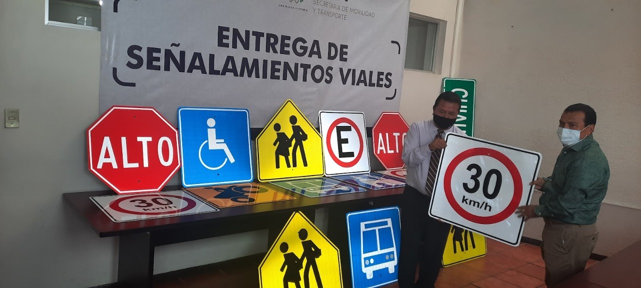 Entrega SMyT señalamientos viales al municipio de Tetla