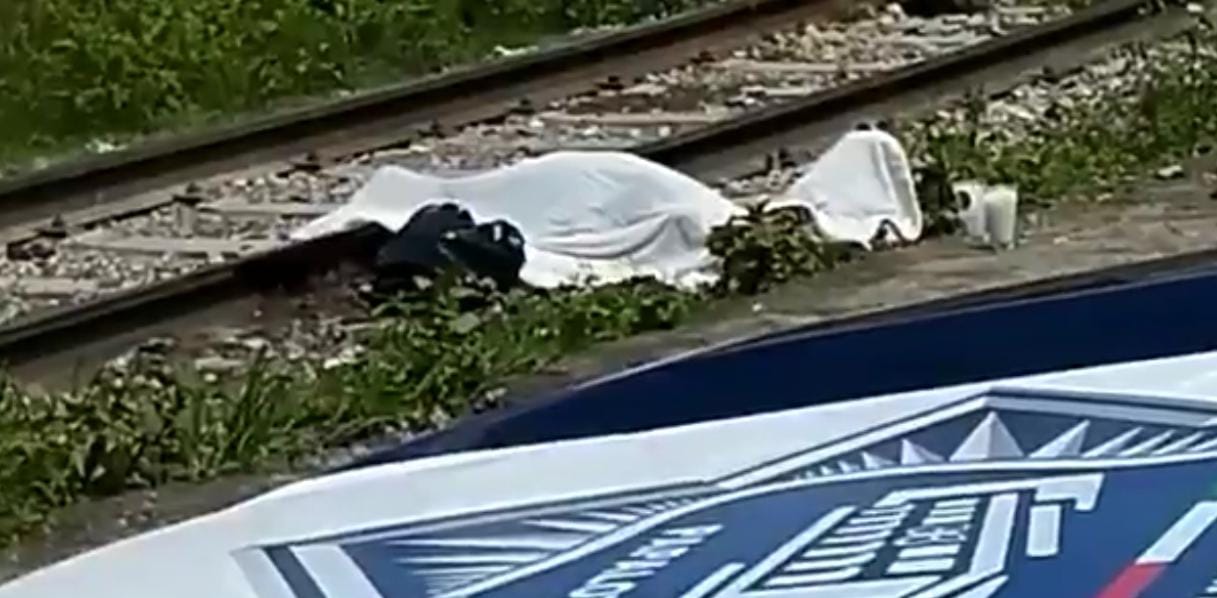 Tren arrolla a indigente en Papalotla
