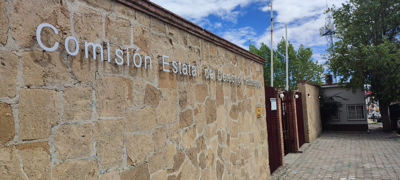 Emite CEDH recomendación a alcalde de Apizaco por suicidio de mujer en separos municipales