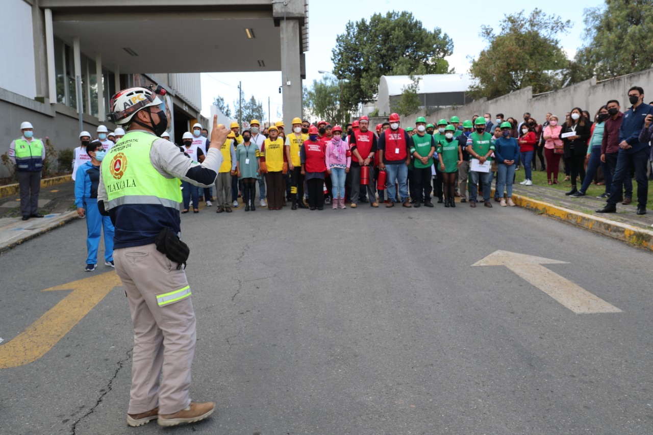Por: Cortesía SEPE-USET realiza simulacro de sismo e incendio en oficinas centrales
