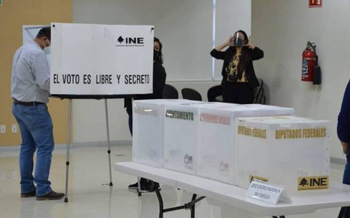 Por: Cortesía ¡Es falso!: Ciudadanas y ciudadanos pueden ingresar a emitir su voto con celular en mano: INE