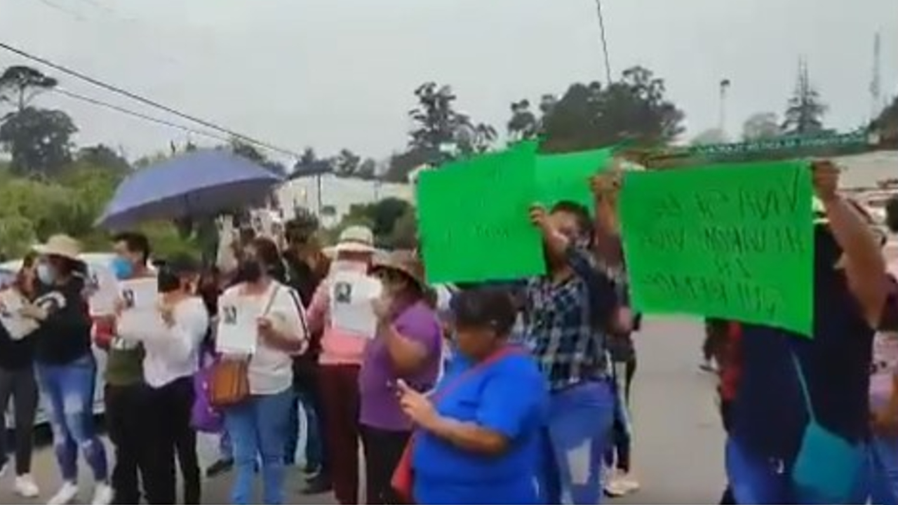 Por: Cortesía Pobladores de San Lorenzo Almecatla cerraron vialidades por la desaparición de una joven