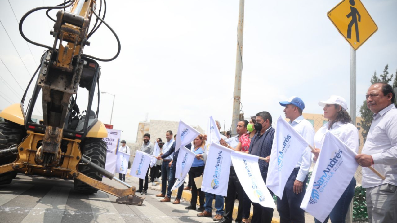 Por: Cortesía Ayuntamiento de San Andrés Cholula dio el banderazo al proyecto del reductor de velocidad y paso peatonal del Boulevard Municipio Libre