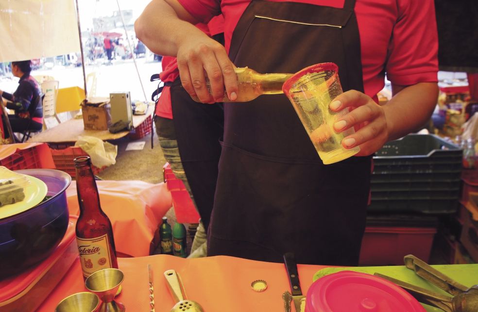 Por: Cortesía Ayuntamiento de Puebla va contra venta de cervezas en mercados