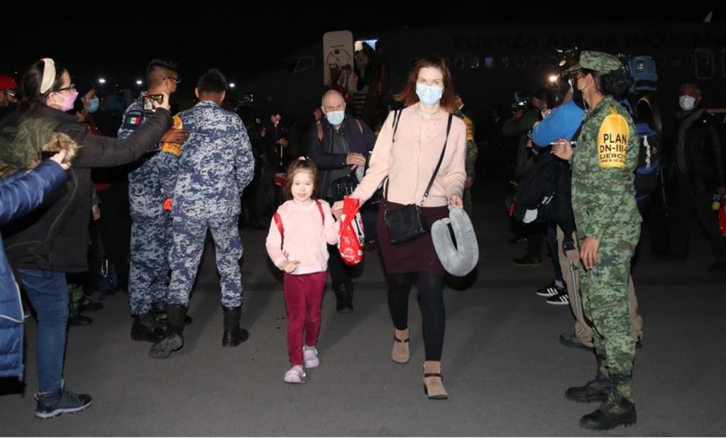 Por: Cortesía Regresan mexicanos y residentes extranjeros a México, en vuelos humanitarios desde Rusia ante el conflicto