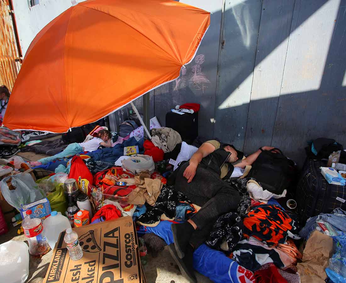 Por: Cortesía Rusos no consiguen entrar a EEUU se han quedado atrapados en la frontera con México