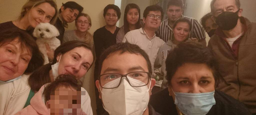 Por: Cortesía Un grupo de 18 mexicanos lograron salir de Kiev rumbo a la frontera de Ucrania con Rumania