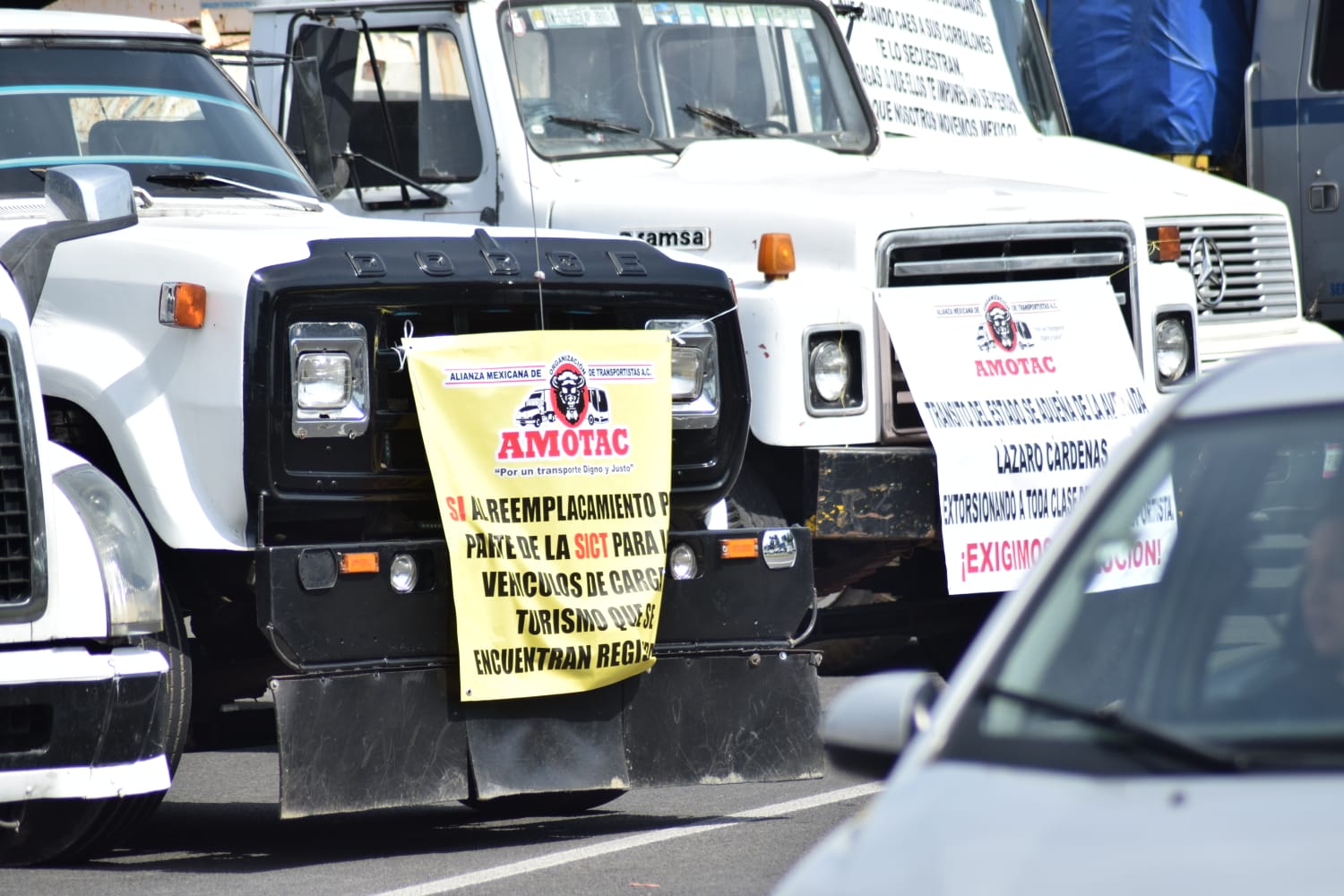 Por: Cortesía Decenas de transportistas bloquean carreteras en varios puntos del país; exigen mayor seguridad