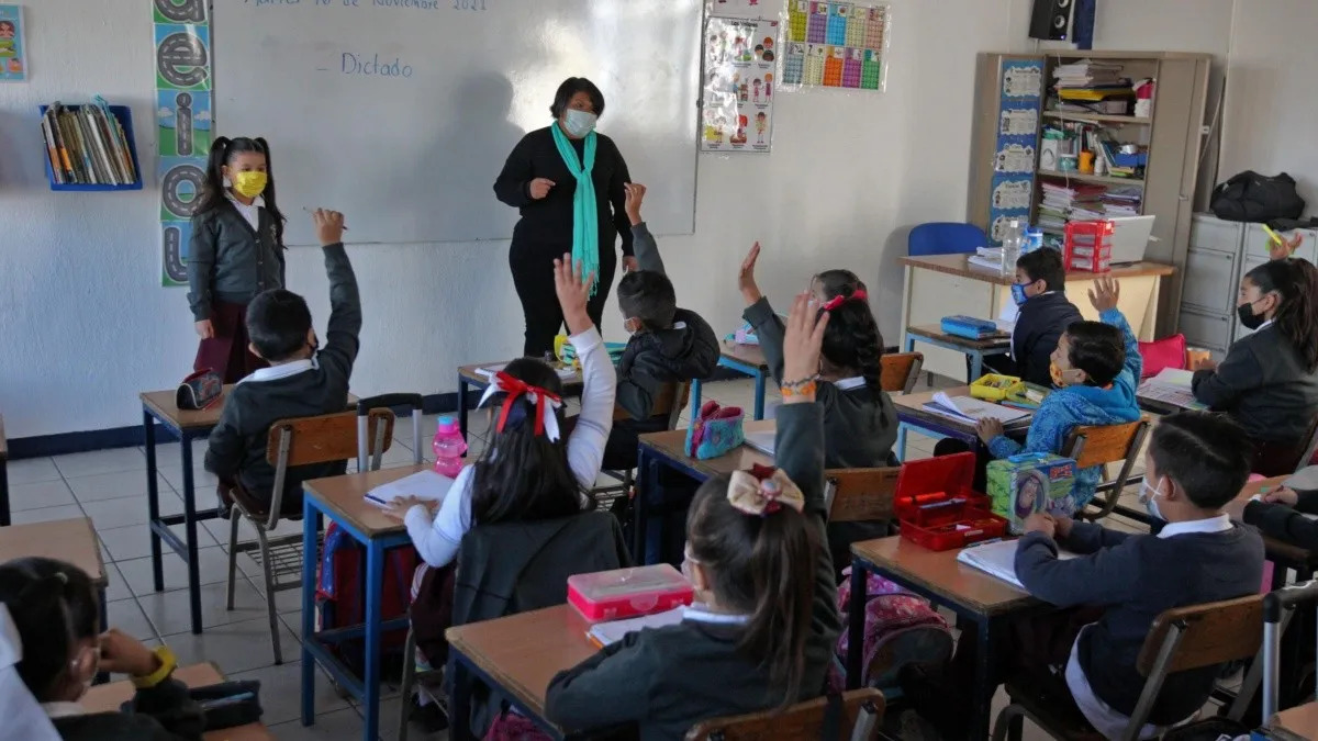 Asistencia escalonada a las aulas incrementó al 92.49%: SEP