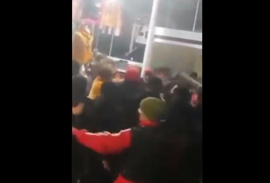 Riña en el tianguis de Texmelucan deja por lo menos 5 heridos y 3 detenidos (Video)