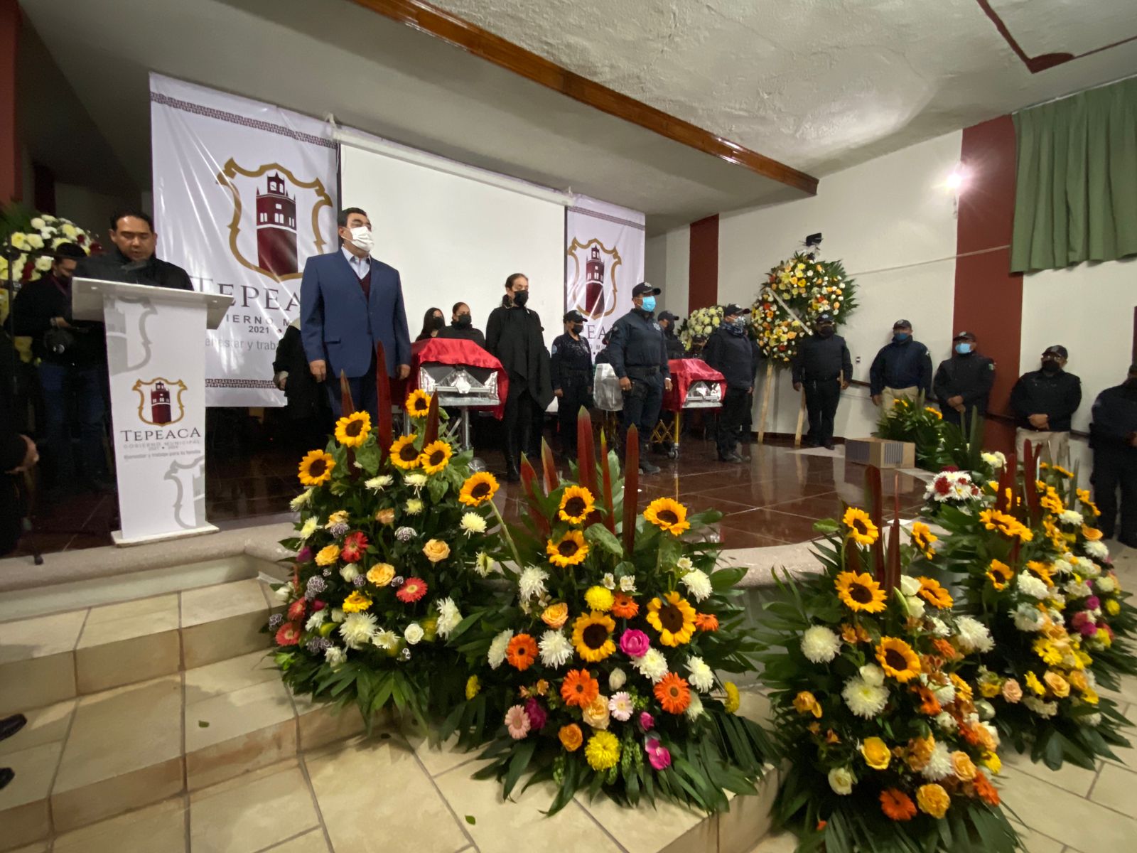 Por: Cortesía Despiden y homenajean a los policías de Tepeaca que fueron asesinados