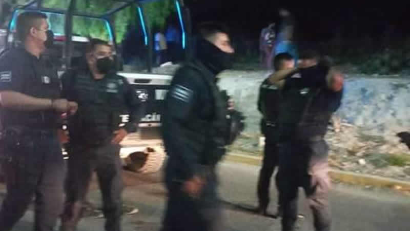 Por: Cortesía Policías son retenidos por pobladores tras salvar a un ladrón de ser linchado en Tehuacán