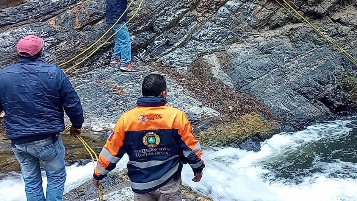 Recuperan cuerpo de turista en zona de cascadas en Zacatlán después de 12 horas de búsqueda y rescate 
