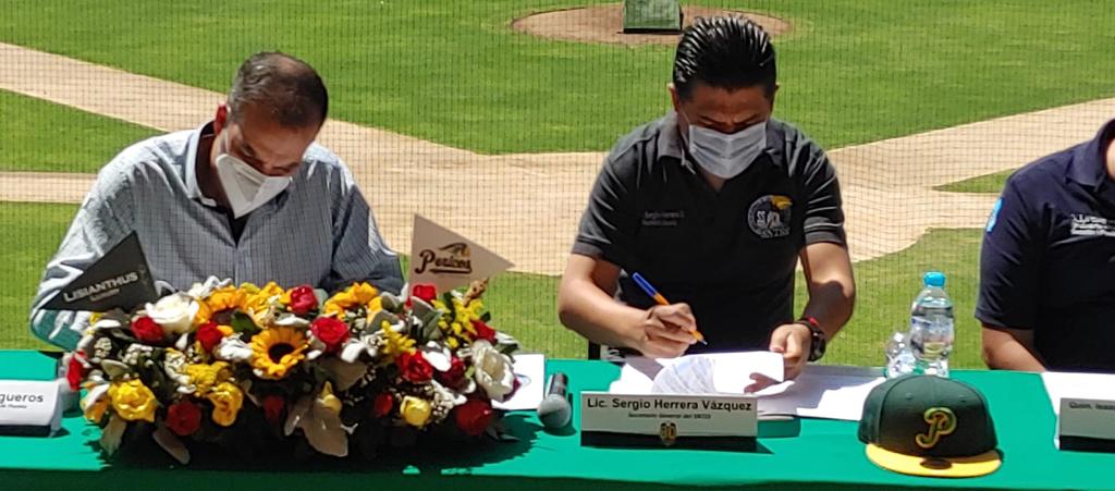 Por: Cortesía Pericos de Puebla firmó contrato con Sindicato de Trabajadores del Seguro Social