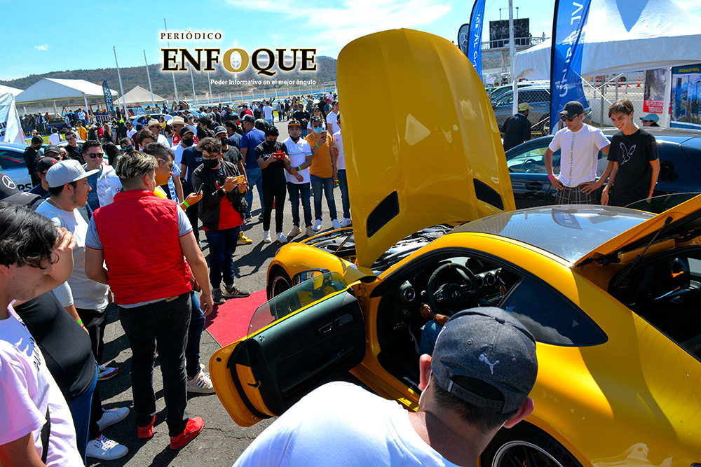 Gran impacto causó la presentación del Mercedes-AMG GTR y exhibición de seminuevos de la misma marca. Autódromo Miguel E. Abed