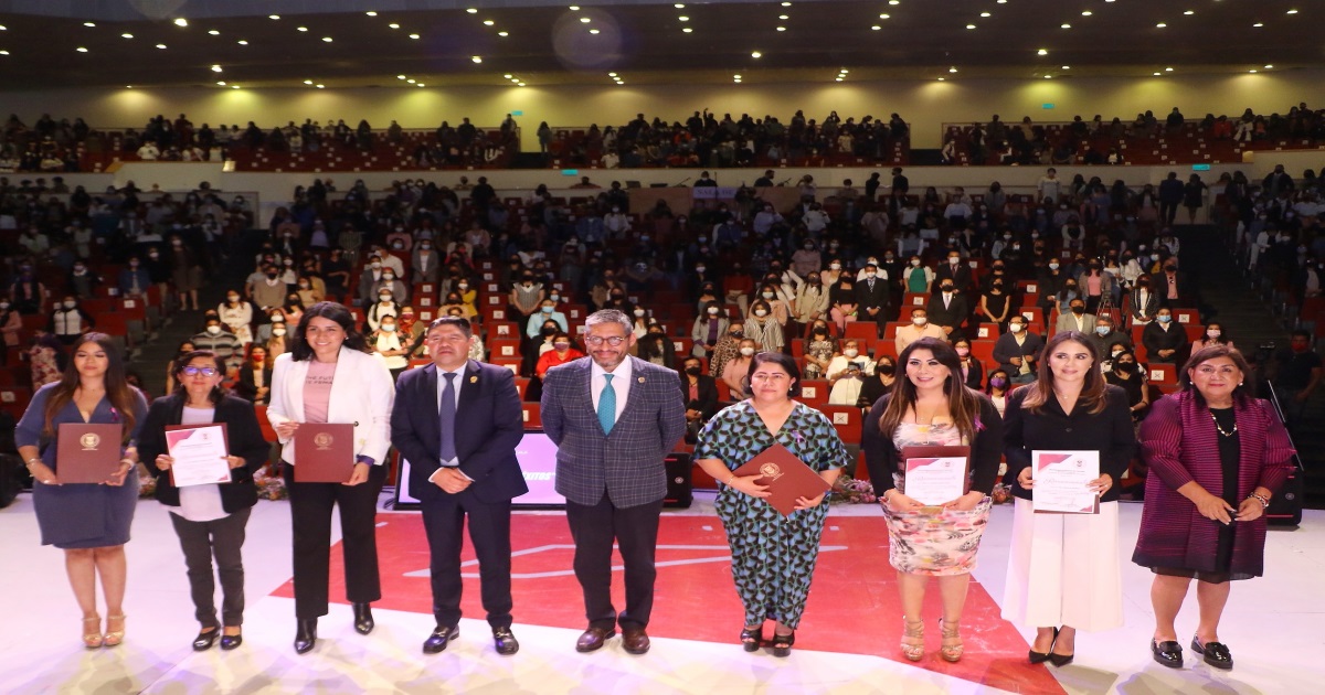 Comparten mujeres exitosas experiencias de vida en la UATx