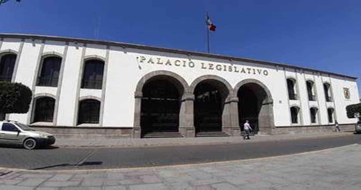 Mujeres del Congreso de Tlaxcala realizan paro de labores por el 9 de marzo