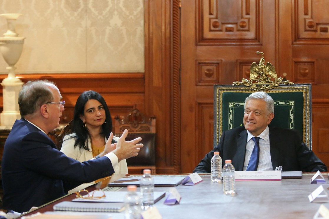 Por: Cortesía AMLO tuvo reunión en Palacio Nacional con Larry Fink, en víspera de negociación por autoabasto eléctrico