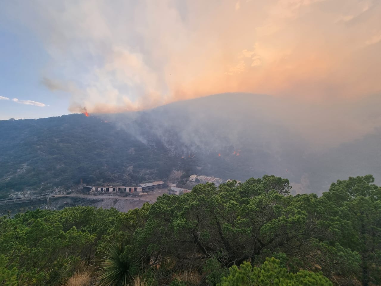 Por: Cortesía En solo un día incendios forestales activos aumentaron de 68 a 89